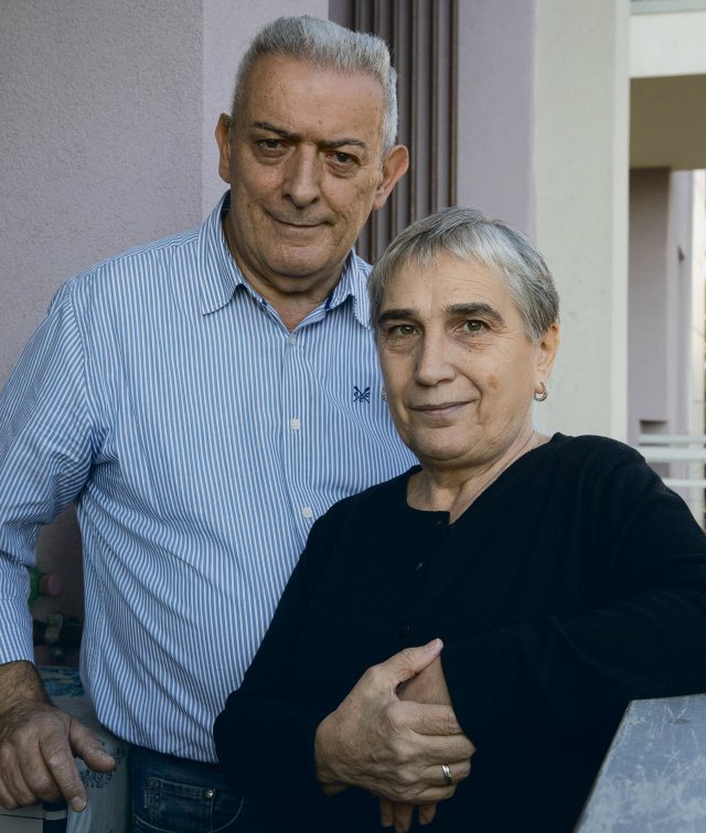 Maurizio und Ivans leben in einer sanierten Sozialwohnung in Mailand.