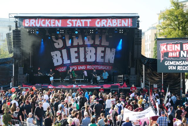 Konzert bei einer Kundgebung in Potsdam