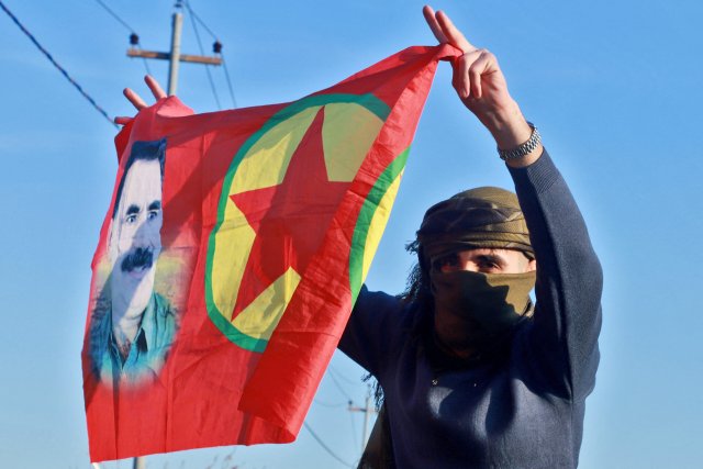 Der Appell von PKK-Gründer Öcalan, nur noch unbewaffnet für Emanzipation und Freiheit zu kämpfen, wurde von Kurden in der Türkei, im Irak und in Nordsyrien begrüßt. Die deutschen Behörden halten gleichwohl an der Strafverfolgung von PKK-Sympathisanten fest.