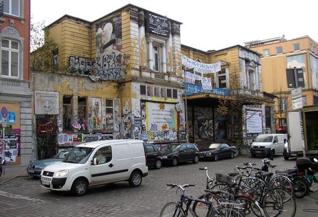 Die Rote Flora kann wohl weiter mit Transpartenten und Grafittis geschm&#252;ckt bleiben.